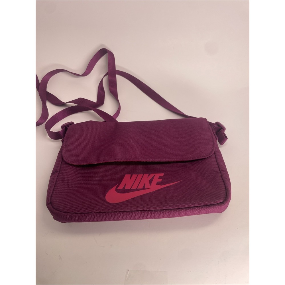 Nike Womens Sportswear Futura‎ 365 Crossbody Bag, Magenta, Berry